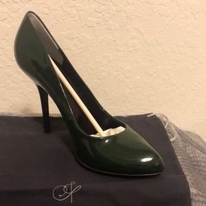 Hunter green Dolce & Gabbana, worn once. Beautiful shoes. Patent Leather.